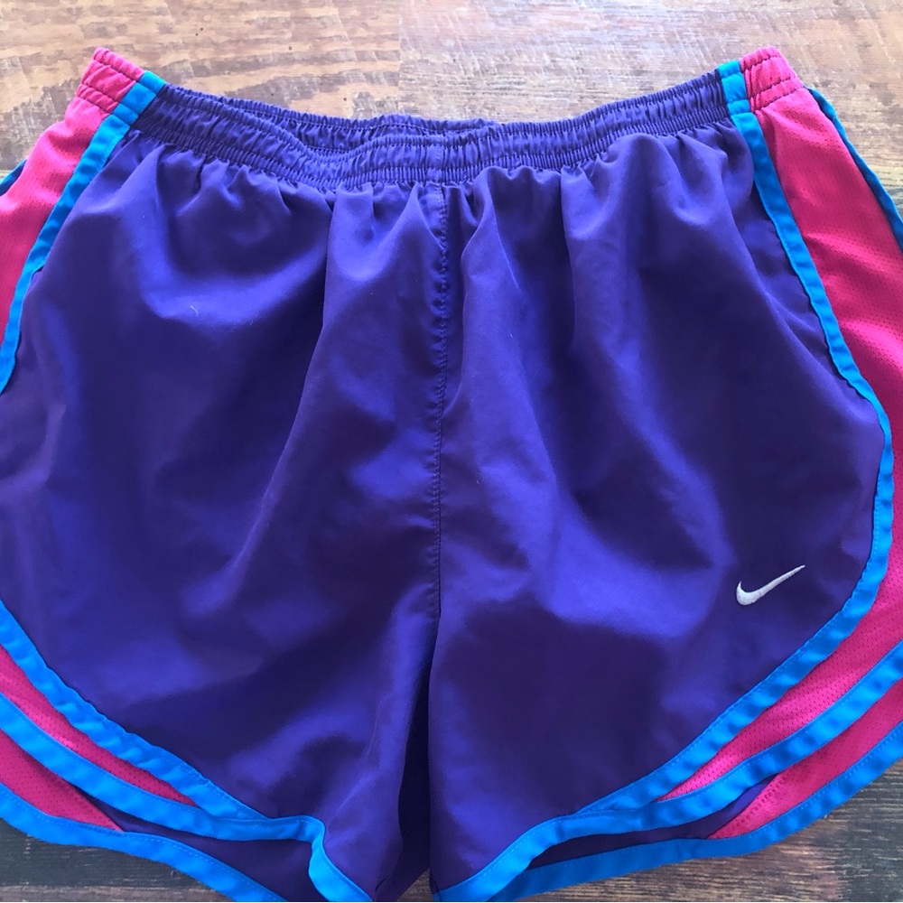 NIKE S